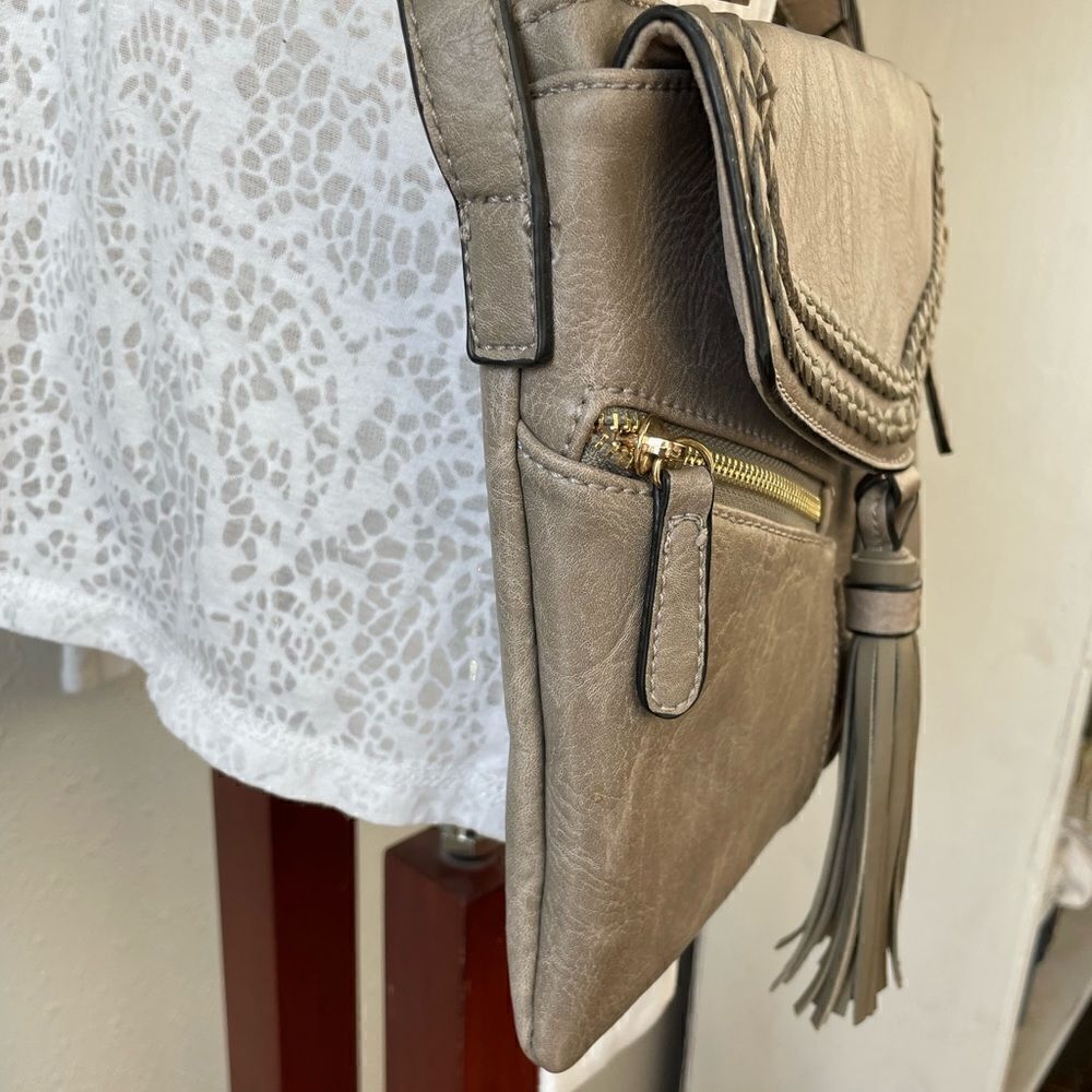 Faux Gray Leather Crossbody Purse EUC - Picture 3 of 10